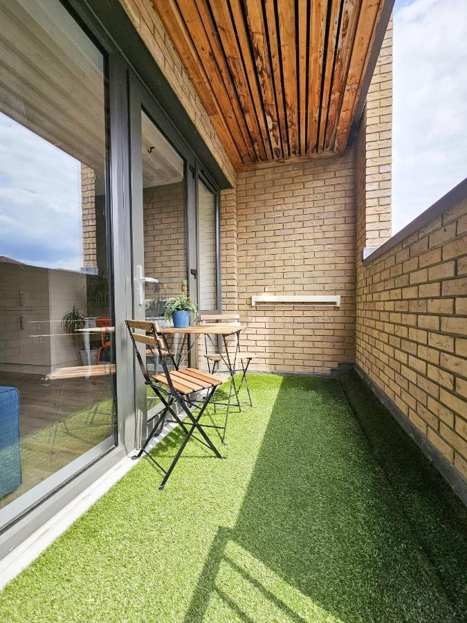 Centrally Located Spacious Flat Near Canary Wharf Лондон Экстерьер фото