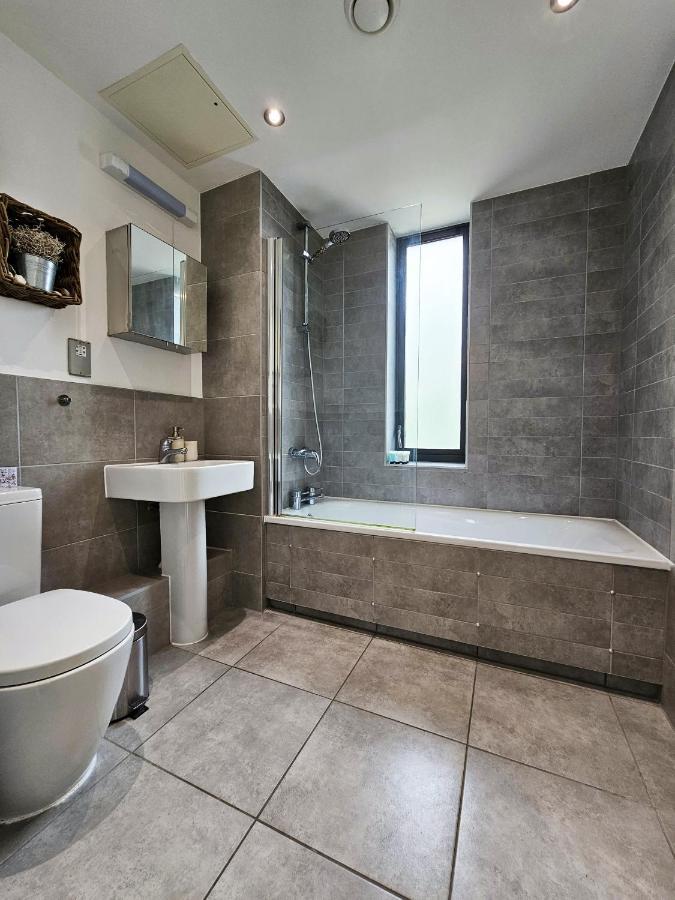 Centrally Located Spacious Flat Near Canary Wharf Лондон Экстерьер фото